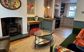 Spring Crescent Cottage In Rye